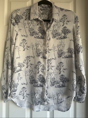 H&M White Button-Down Shirt with Navy/Gray Asian Inspired Scenic Print
